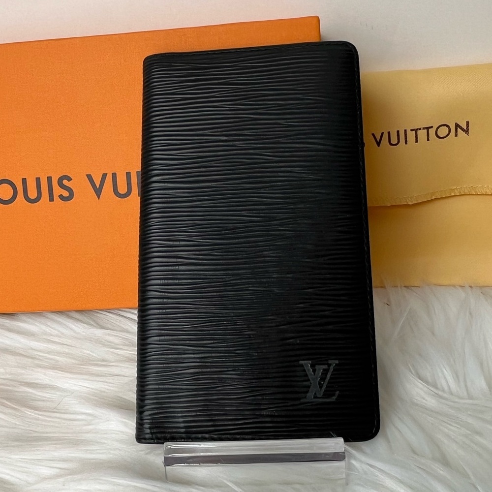 Louis Vuitton Vintage Epi bifold wallet with box and dust bag.